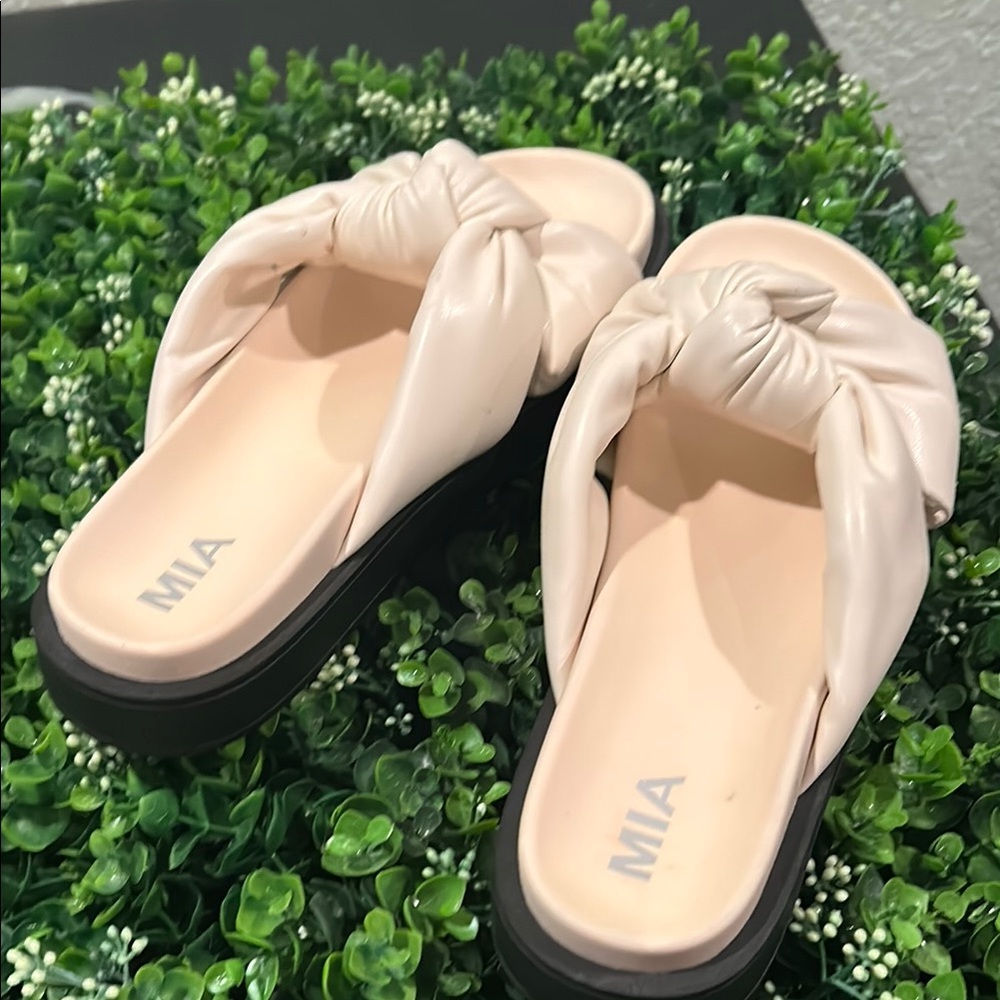 MIA Yellow Ruffled Sandals - Picture 2 of 7